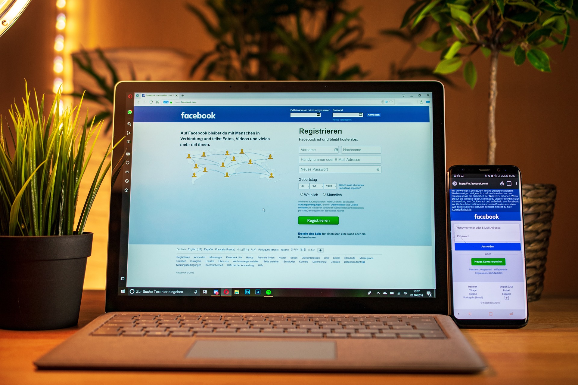 ordinateur ouvert sur facebook